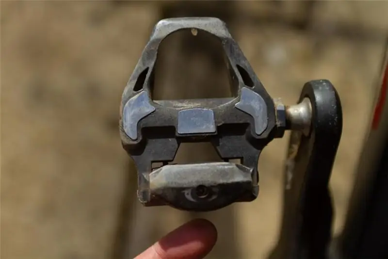 Изношенный корпус педали Shimano