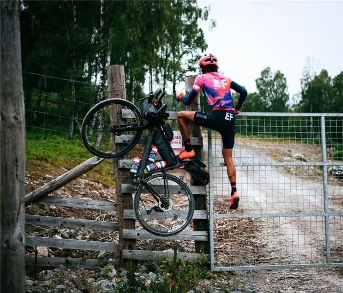 Лахлан Мортон - Фото Кредит Груберс 05