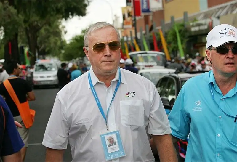 Пэт Маккуэйд обращается к гонщикам и рассказывает о планах команды выйти из UCI