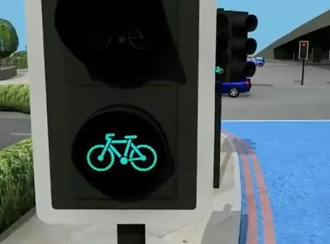Светофор только для велосипедистов включен на кольцевой развязке Боу (+ видео)