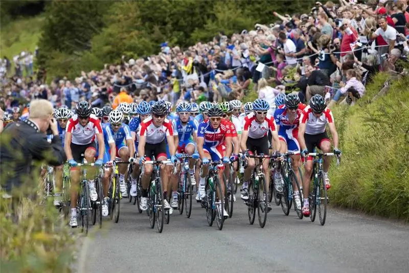 Совет графства Суррей начал последние приготовления трассы олимпийских шоссейных гонок