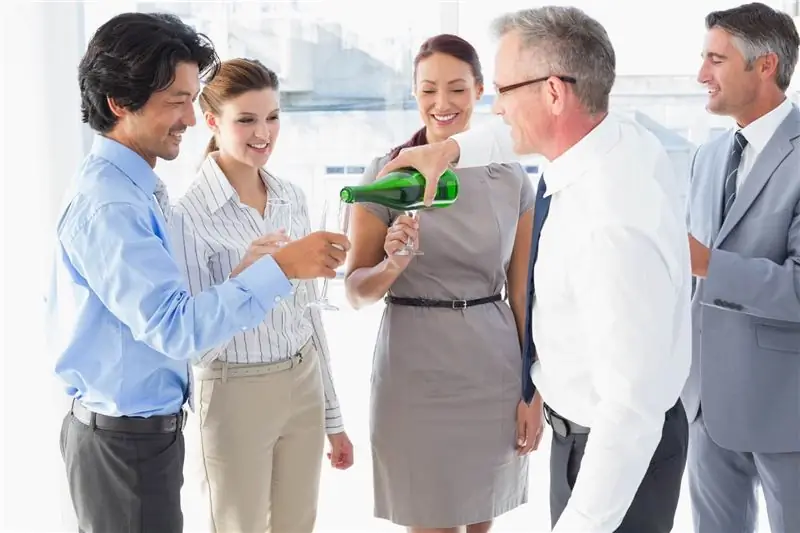 Как разрядить атмосферу в коллективе?