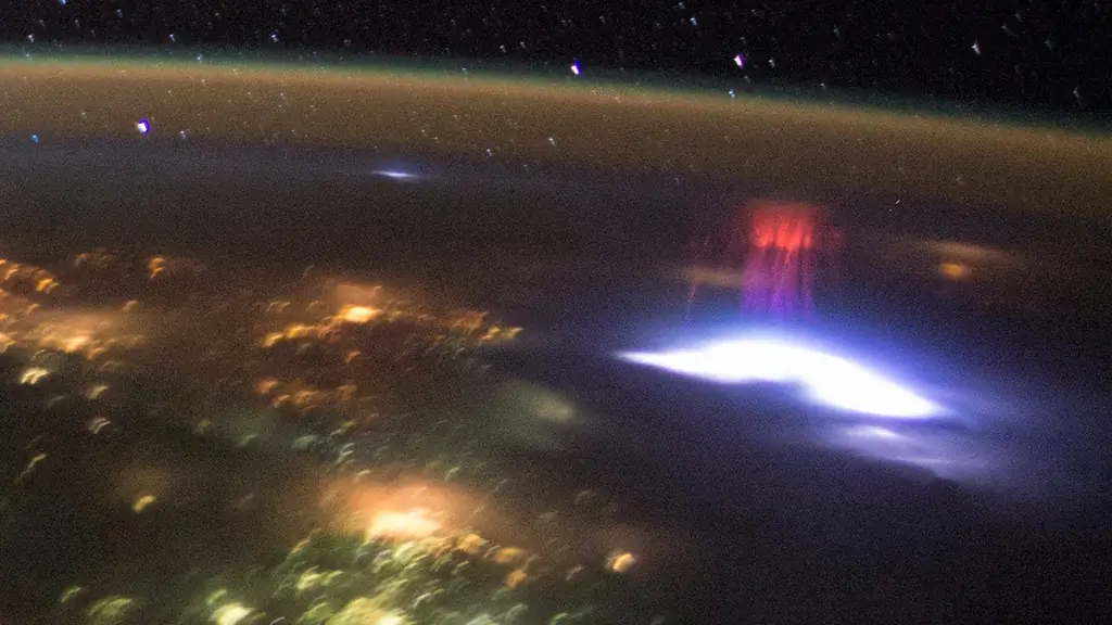 Исследование грозы: гоблины и парниковые газы