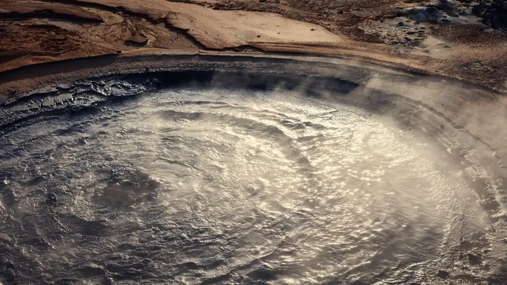 Геотектоника: Мигрирующий грязевой гейзер угрожает инфраструктуре Калифорнии