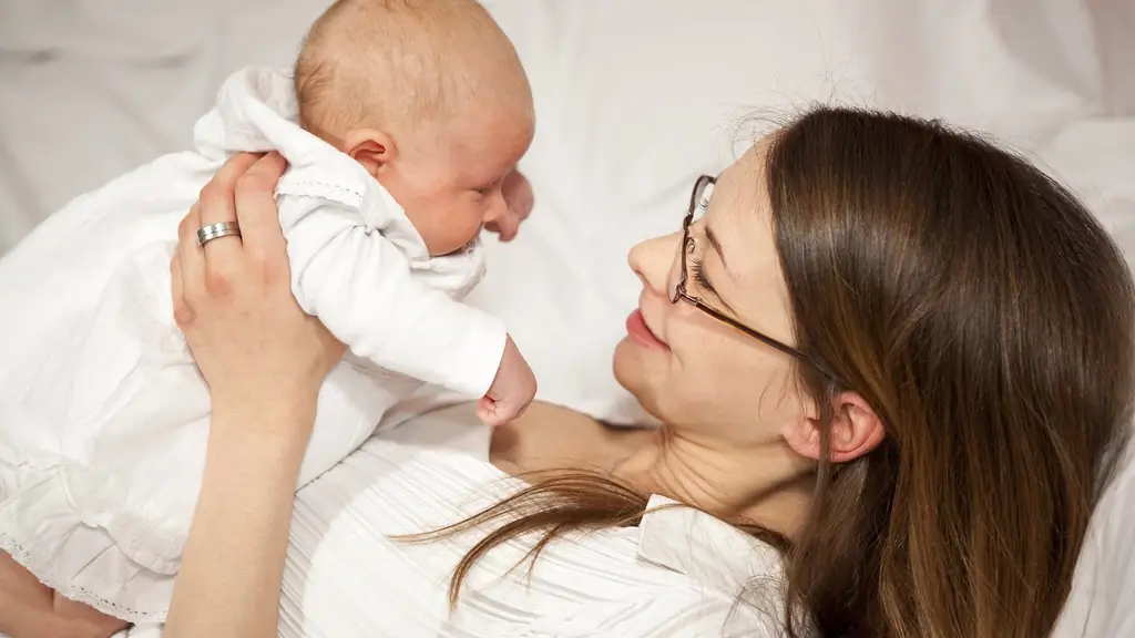 Психическое здоровье: пожилые матери позже рожают более стрессовых дочерей