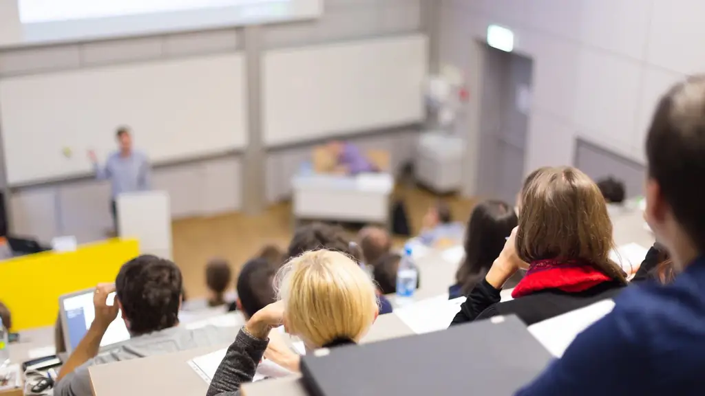 Гендерное неравенство: студенты предпочитают преподавателей-мужчин