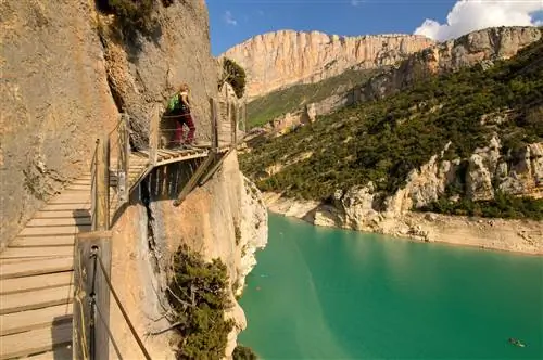 Каньон Мон-Ребей - одно из самых живописных мест для пеших прогулок в Каталонии.