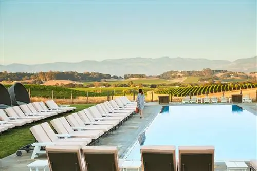 Философия использования достаточного количества воды лежит в основе Carneros Resort & Spa в Напе, Калифорния. Философия использования достаточного количества воды лежит в основе Carneros Resort & Spa в Напе, Калифорния.
