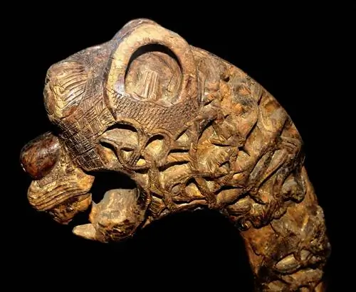 Эта голова известна как «Лев». Находки в Осеберге представляли собой загадку для реставраторов.