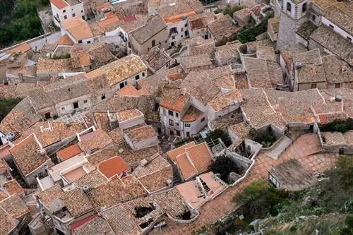 Вид на древний квартал Рабато в Сутере.