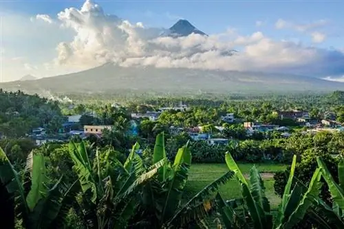 Вид на Майон из церкви Дарага, Албай.
