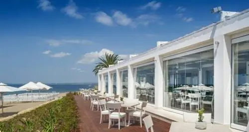 Икос Оливия, Греция