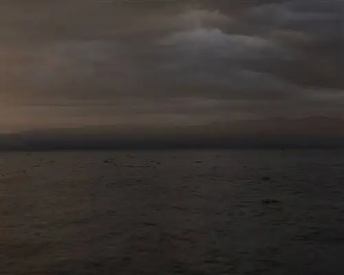 Солнце садится над озером Найваша в Великой рифтовой долине Кении.