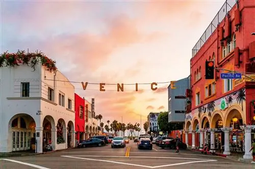 В то время как Лос-Анджелес иногда бывает трудно прочувствовать, сцена в отеле - от