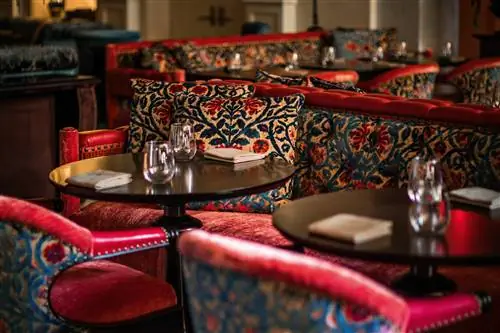 Номера отеля NoMad, спроектированные Жаком Гарсией, представляют собой знойный взгляд на ар-деко.