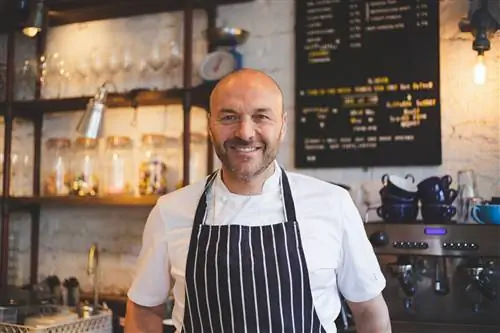 Новый подкаст от телевизионного шеф-повара Саймона Риммера рассказывает о карьере и кулинарных привычках стойких приверженцев индустрии.