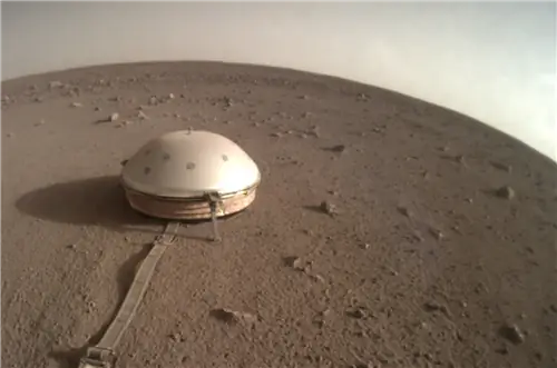 Марс гудит. Ученые не уверены, почему