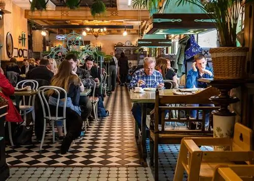 Lido Vermanitis - рижское заведение, известное своим неброским декором в стиле деревенской хижины.