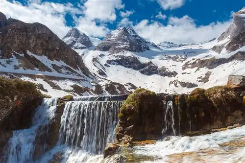 Сейсмометр в Пиренейских горах прислушивается к звукам таяния речного льда и