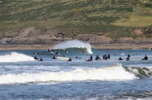 Приморская деревня Кройд в Северном Девоне является одним из самых популярных мест для серфинга в Великобритании.