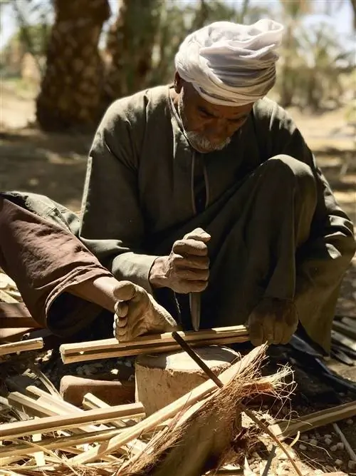 Мохаммед Таха делает ящики из финиковой пальмы, Фарез.