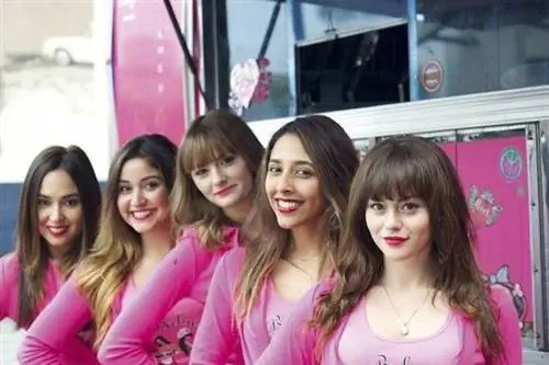 Девушки из Baby’s Badass Burgers