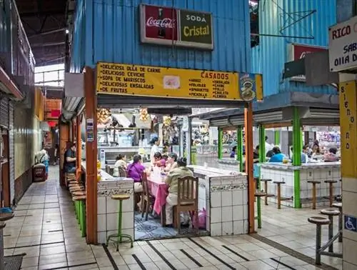 Ресторан на Центральном рынке, Сан-Хосе, Коста-Рика. Изображение: Гетти