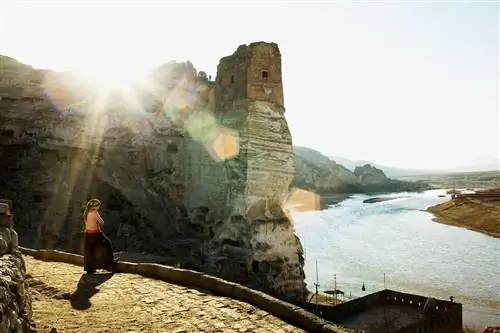 Турция построила более 600 крупных плотин, в некоторых случаях затопив такие древние города, как Хасанкейф,