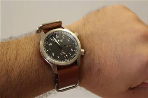 Bremont MBII на запястье