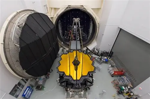 Телескоп Джеймса Уэбба собирается войти в вакуумную камеру