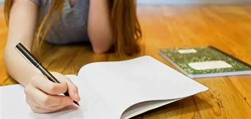 студент-делает-домашнее задание-flash-j.webp