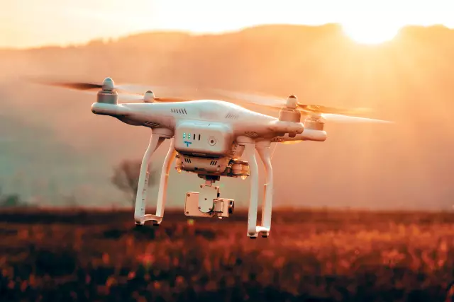 Drone Video захватывает Apple Campus 2, поскольку сотрудники начинают перемещение