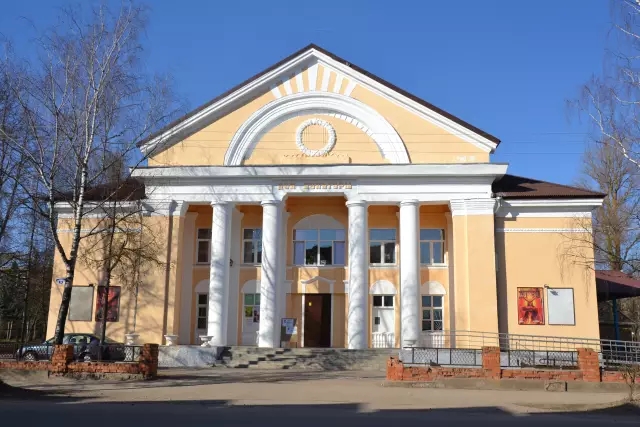 Дом культуры / KÜHNLEIN Architektur