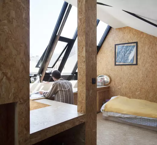Дом и мастерская в бывшем заводе / CAIROS Architecture et Paysage