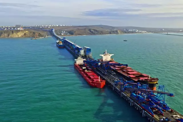 Новый театр в порту Санта-Мария / Daroca Arquitectos