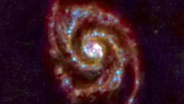 Хаббл смотрит на космический «мегамазер»