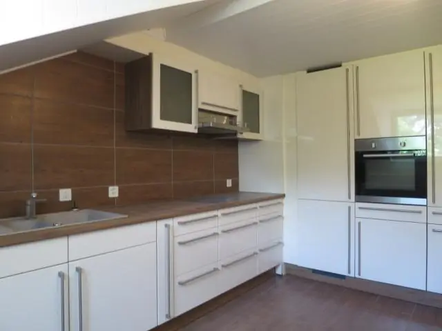 Агент ИИ предлагает обоснования, используя повседневный язык, чтобы объяснить свои действия