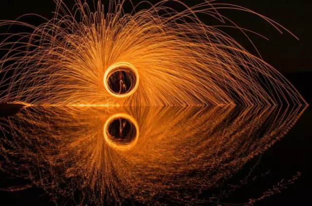 Экстремальная фотография стальной шерсти: не пытайтесь повторить это дома