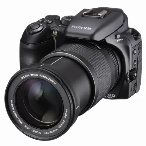 Fujifilm Finepix S70EXR и S200EXR