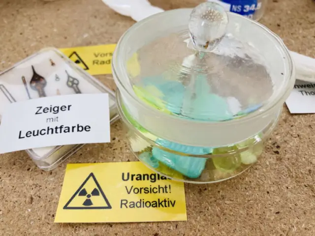 Радиоактивные металлы обнаружены в креслах и сумках из-за загрязнения при переработке