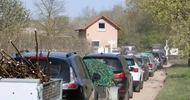 Команда хранит автомобильный лом на свалках