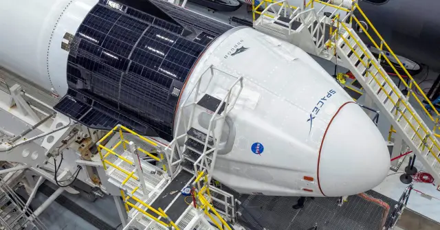 Часы SpaceX запускают свою следующую огромную партию спутников Starlink Часы SpaceX запускают свою следующую огромную партию спутников Starlink