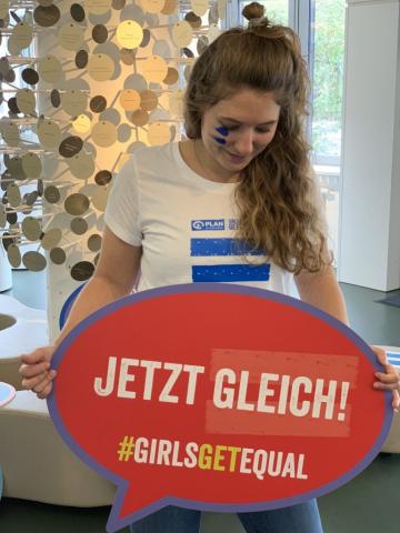 Женщины в мире привлекают ораторов со всего мира