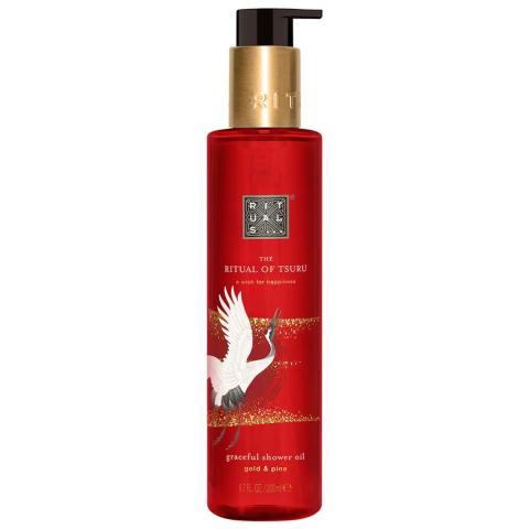 Versace жертвует товары для творчества детям, не пользующимся услугами