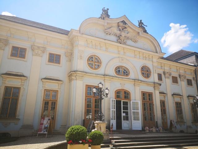 Выставка Рогана Грегори открывается в Surf Lodge