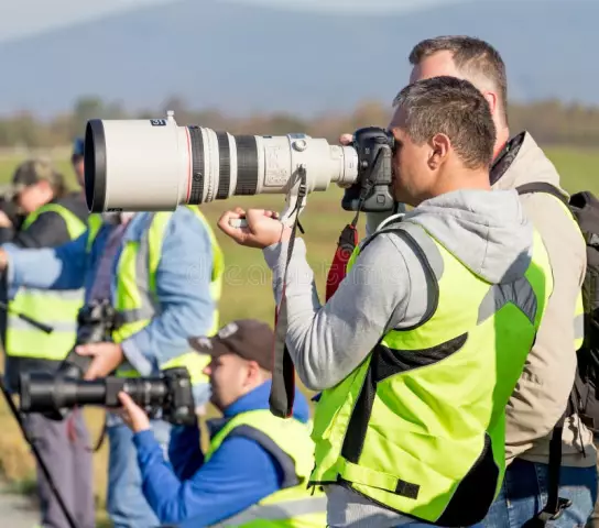 Британский фотограф создает неземные фотографии с помощью поворотов камеры