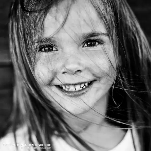 Как создавать потрясающие портреты с помощью одного источника света