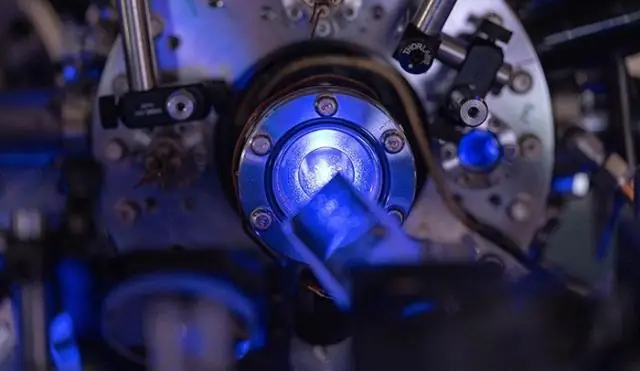 Как электроны «набирают вес» в соединениях металлов вблизи абсолютного нуля