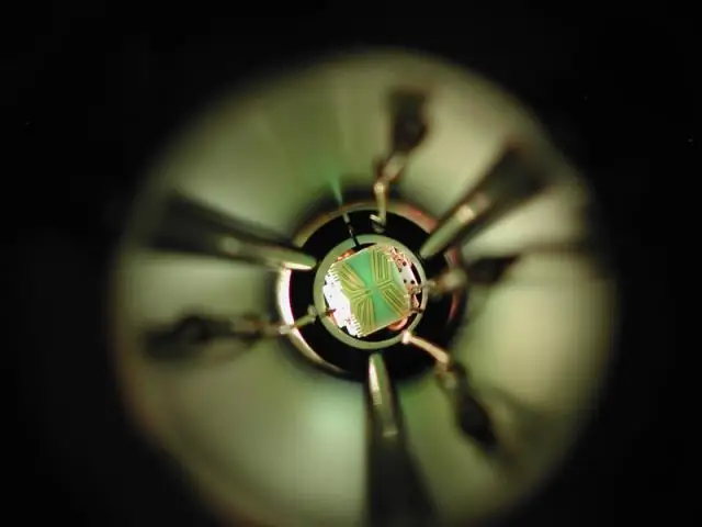 Квантовый газ в свободном падении: конденсат Бозе-Эйнштейна в невесомости