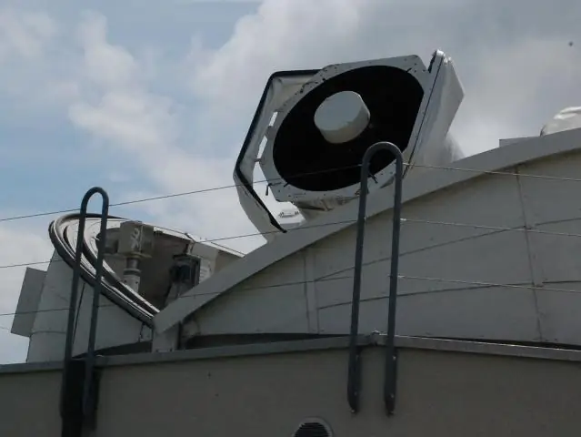 Астрономы измерили самую массивную и самую необычную черную дыру